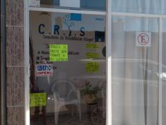 Anuncio Utiliza el tapete sanitizante a tu llegada, puerta de acceso al Consultorio de Rehabilitación Integral (CRIS). Fotografía: Alma Leticia Torres Grimaldo.