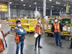 Medidas sanitarias en junta de arranque de turno en General Motors. Fotografía: Alma Leticia Torres Grimaldo.