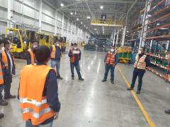 Medidas sanitarias en junta de arranque de turno en General Motors. Fotografía: Alma Leticia Torres Grimaldo.