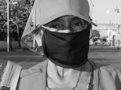Rostro de una señora que vende periódicos. Fotografía: Melisa Natalia Broca Díaz.