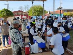 Personal de salud y Guardia Nacional se organiza para la vacunación. Fotografía: XEVT.