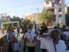 Personal de salud en la cancha deportiva de Brisas del Carrizal. Fotografía: Nacajuca Ayuntamiento Constitucional 2018-2021.