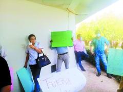 Personal de salud del Hospital General de Emiliano Zapata realizó ayer una protesta exigiendo mejorar condiciones del lugar. Fotografía: Tabasco Hoy.