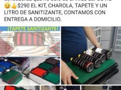 Repartición de tapetes sanitizantes. Facebook Gente de Papalotla.