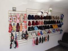 Mostrador de cubrebocas al interior de boutique, Mazatecochco. Fotografía: Joshua Vázquez Rugerio.