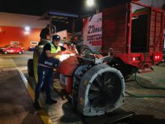 Trabajadores utilizan maquinaria especial para sanitizar las calles. Fotografía: H. Ayuntamiento de Papalotla de Xicohténcatl