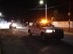 Trabajadores saniizan calles en vehículos oficiales. Fotografía: H. Ayuntamiento de Papalotla de Xicohténcatl.