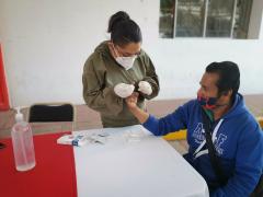 Personal de salud aplica las pruebas. Fotografía: H. Ayuntamiento de Papalotla.