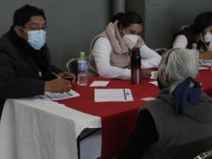 Persona adulta realiza registro para vacunación, Papalotla, Tlaxcala. Fotografía: Joshua Vázquez Rugerio.