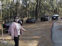 Fieles llevan cubrebocas, tres patrullas municipales vigilan el acceso al santuario que no arriben comerciantes. Fotografía: Joshua Vázquez Rugerio.