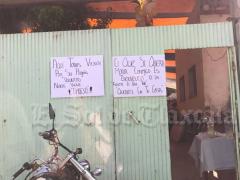Carteles en zaguán de donde se realizó la fiesta, San Juan Totolac. Fotografía: El Sol de Tlaxcala.