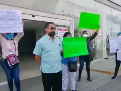 Francisco Pérez Flores, líder del Sindicato Nacional de Trabajadores del ISSSTE encabezando las protestas. Fotografía: ABC Noticias.