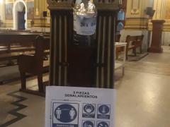 Aviso a la entrada del templo, con indicaciones y un gel antibacterial, Catedral de la Purísima Concepción, Tampico. Fotografía: Felipe de Jesús Szymanski Martínez.