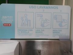 Instrucciones para usar el lavamanos, supermercado HEB, Tampico. Fotografía: Felipe de Jesús Szymanski Martínez.