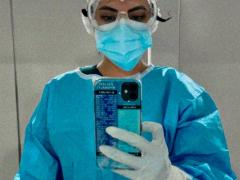 Selfie de enfermera con atuendo utilizado en el área COVID, Hospital de Beneficencia Española, Tampico, Tamaulipas. Captura: Felipe de Jesús Szymanski Martínez.