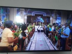 Inicio de la celebración de Semana Santa con feligreses presentes en la catedral, transmitida por televisión. Fotografía: Felipe de Jesús Szymanski Martínez.