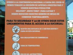 Aviso Little Caesars Estimados amigos y familia, sucursal Xalapa, Veracruz. Fotografía: Erika Contreras De La Mora.