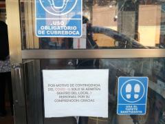 Anuncios sobre aforo y uso de cubrebocas, comercio en Xalapa, Veracruz.  Fotografía: Erika Contreras De La Mora.