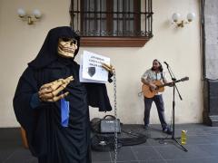 La "Muerte" en la plaza Lerdo, Xalapa. Fotografía: Formatosie7e.