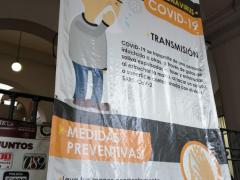 Pancarta Coronavirus COVID-19, expuesta afuera del Ayuntamiento de Xalapa. Fotografía: María del Rosario Delgado Escudero