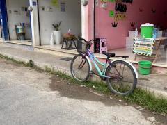 Medidas de sanidad implementadas por tres negocios, Calle 17, Ticul, Yucatán. Fotografía: Valeria Margarita Carrillo Cervantes