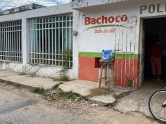 Acercamiento a un lavamanos improvisado en la pollería Mayrin, Ticul, Yucatán. Fotografía: Valeria Margarita Carrillo Cervantes