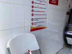 Cartel con medidas sanitarias a seguir al ingresar al establecimiento de Maxicarne Ticul. Fotografía: Valeria Margarita Carrillo Cervantes