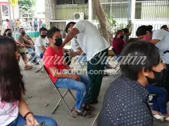 Aspecto de la buena afluencia de personas que acudieron hoy a aplicarse la vacuna contra COVID en Kanasín. Fotografía: Ilse Noh