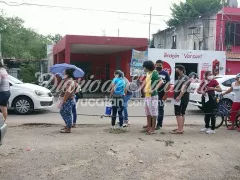 Aspecto de la buena afluencia de personas que acudieron hoy a aplicarse la vacuna contra Covid en Kanasín. Fotografía: Ilse Noh.