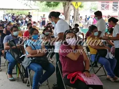 Una gran cantidad de jóvenes de 18 a 29 años acudió por su vacuna contra COVID hoy en Kanasín. Fotografía: Ilse Noh.