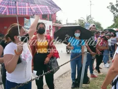 Otra imagen de la buena afluencia de personas que acudieron hoy a aplicarse la vacuna contra Covid en Kanasín. Fotografía: Ilse Noh
