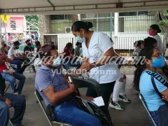 Una gran cantidad de jóvenes de 18 a 29 años acudió por su vacuna contra COVID hoy en Kanasín. Fotografía: Ilse Noh.