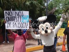 Fotografía de manifestación de la industria restaurantera yucateca ante las restricciones gubernamentales, Mérida, Yucatán.