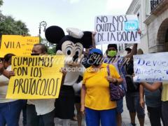 Fotografía de manifestación de la industria restaurantera yucateca ante las restricciones gubernamentales, Mérida, Yucatán.