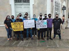 Trabajadores de cantinas del centro de Mérida se manifestan por cierre de sus establecimientos. Fotografía: cantina La Negrita.