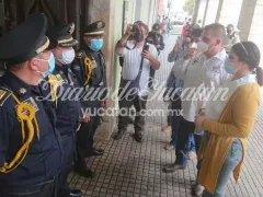Protesta de toreros y trabajadores de plazas de toros frente a Palacio de Gobierno. Fotografía: Valentina Boeta Madera.