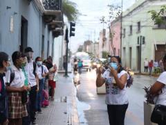 Con medidas como sana distancia, uso de cubrebocas y la aplicación de gel antibacterial, estudiantes regresaron a clases. Fotografía: Gobierno de Yucatán.