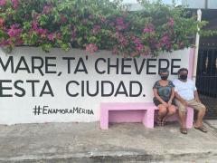 Familia que donó el espacio para Barda 4: Mare, ta’chévere esta ciudad. Fotografía: Enamora Mérida.