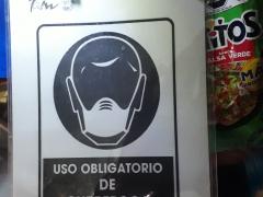 Anuncio Uso obligatorio de cubreboca, en puesto ambulante, Colonia Petrolera, Tampico. Fotografía: Felipe de Jesús Szymanski Martínez.